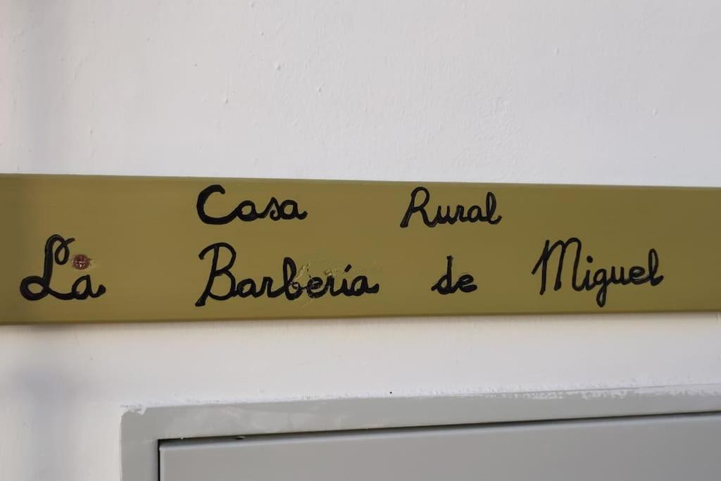La Barberia De Miguel Vila El Chorro Exterior foto
